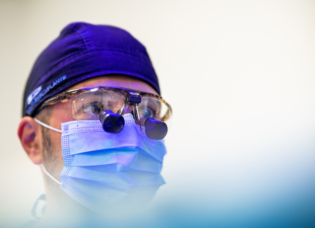 micro-chirurgie au Cabinet dentaire InnovaDent à Aix-les-Bains